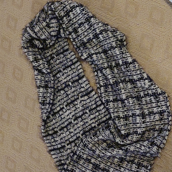 BCBGeneration Black & White Scarf - Picture 6 of 6
